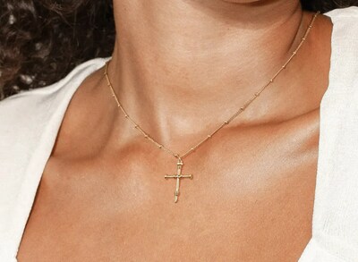 Foto 4 | Foto 4 | Collar De Oro 18k Para Mujer Con Cruz De Diseño Xtellar  Elegante Y Sofisticado.