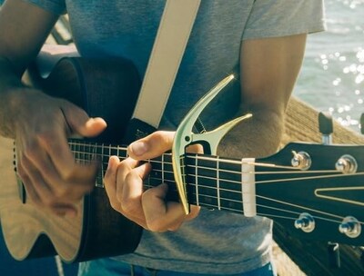 Foto 4 | Foto 4 | Capo Ernie Ball Axis Dual Radius Black Satin P09600 - Venta Internacional.