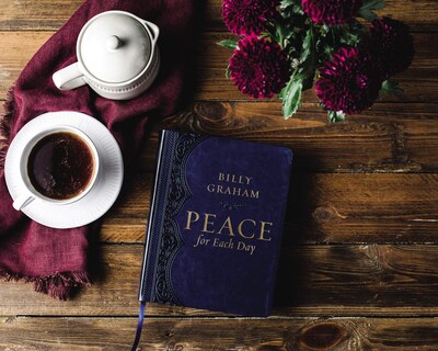 Foto 3 | Foto 3 | Reserve Thomas Nelson Peace For Each Day 365 Devotions - Venta Internacional.