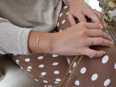 Foto 4 | Foto 4 | Pulsera Embolden Jewelry Delicada Cruz Lateral Plata 925 - Venta Internacional.