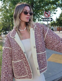 Foto 3 | Foto 3 | Chaqueta Arssm Floral Acolchada Puffer Vintage Roja Para Mujer - Venta Internacional.