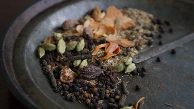 Foto 2 | Foto 2 | Especias Integrales Exóticas Garam Masala Pure Indian Foods  240 Ml - Venta Internacional.