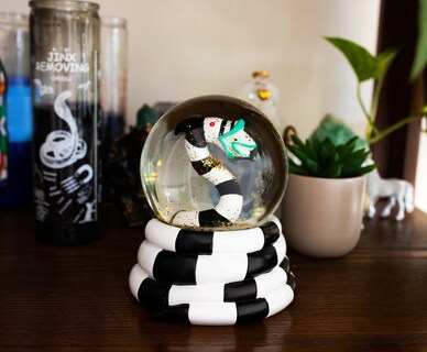 Foto 3 | Foto 3 | Bola De Nieve Beetlejuice Sandworm 10 Cm Coleccionable - Venta Internacional.