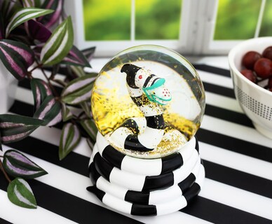Foto 7 | Foto 7 | Bola De Nieve Beetlejuice Sandworm 10 Cm Coleccionable - Venta Internacional.