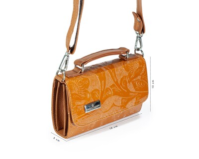 Foto 3 | Foto 3 | Bolso Crossbody A Ángelozano De Charol Vegano Con Grabado Tipo Cincelado Modelo Lupita Color Mostaza