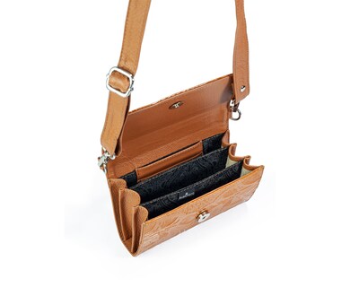 Foto 6 | Foto 6 | Bolso Crossbody A Ángelozano De Charol Vegano Con Grabado Tipo Cincelado Modelo Lupita Color Mostaza