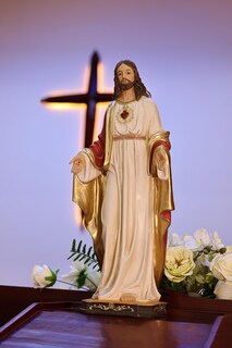 Foto 1 | Foto 1 | Figura De Acción Hi-line Gift Ltd. Estatua Del Sagrado Corazón De Jesús De 12 Pulgadas - Venta Internacional.