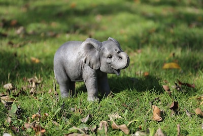 Foto 1 | Foto 1 | Figura De Bebé Elefante De Hi-line Gift Ltd En Poli-resina - Venta Internacional.