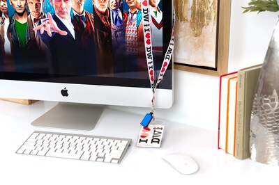 Foto 5 | Foto 5 | Lanyard Underground Toys Doctor Who I Heart Dw Con Amuleto Tardis - Venta Internacional.