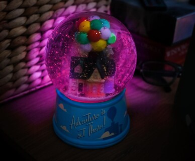 Foto 4 | Foto 4 | Bola De Nieve Toynk Disney Pixar Up House Light-up De 15 Cm De Altura - Venta Internacional.