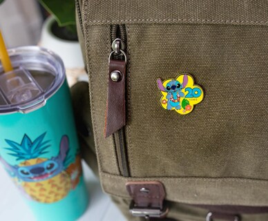 Foto 7 | Foto 7 | Alfiler Esmaltado Disney Lilo & Stitch 20th Anniversary Limited - Venta Internacional.