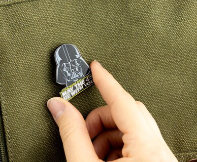 Foto 6 | Foto 6 | Casco De Darth Vader De Star Wars Con Forma De Pin Esmaltado Del 4 De Mayo - Venta Internacional.