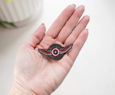 Foto 3 | Foto 3 | Pin Esmaltado: Halcón Y El Soldado Del Invierno De Marvel Studios - Venta Internacional.