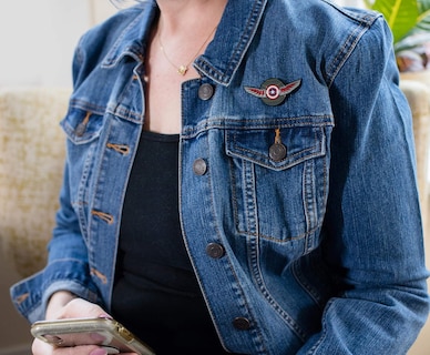 Foto 4 | Foto 4 | Pin Esmaltado: Halcón Y El Soldado Del Invierno De Marvel Studios - Venta Internacional.