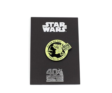 Foto 2 | Foto 2 | Alfiler De Solapa Star Wars Yoda The Empire Strikes Back 40th Anniv. - Venta Internacional.