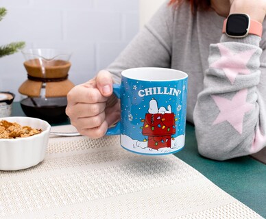 Foto 4 | Foto 4 | Taza Silver Buffalo Peanuts Snoopy Chillin De Cerámica 600 Ml - Venta Internacional.