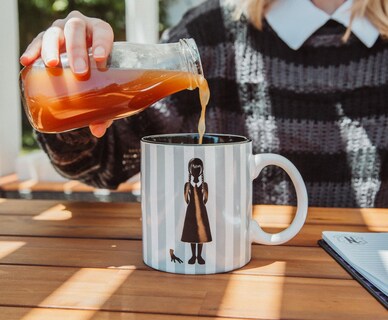 Foto 6 | Foto 6 | Taza De Café Silver Buffalo Addams Family Wednesday 600 Ml - Venta Internacional.