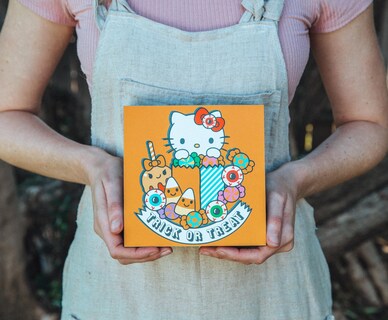 Foto 5 | Foto 5 | Cartel De Madera Mdf Con Forma De Caja Sanrio Hello Kitty Trick Or Treat - Venta Internacional.