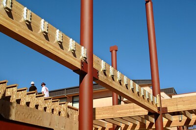 Foto 2 | Foto 2 | Perchero Para Viguetas Simpson Strong-tie U26r Galvanizado 2x6 En Bruto - Venta Internacional.