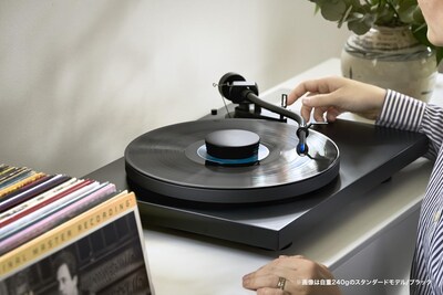 Foto 4 | Foto 4 | Tocadiscos Ortofon Record Stabilizer 240 G Plata Mate - Venta Internacional.
