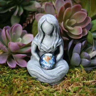 Foto 2 | Foto 2 | Figura De Resina Con Forma De La Madre Tierra De Gaia 8 X 5 X 4 Cm Con Forma De Tierra - Venta Internacional.