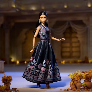 Foto 3 | Foto 3 | Barbie Muñeca Diwali De Anita Dongre Con Aspecto De Festival De Luces Coleccionable Con Soporte De Muñeca Y Certificado De Aute