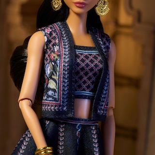 Foto 5 | Foto 5 | Barbie Muñeca Diwali De Anita Dongre Con Aspecto De Festival De Luces Coleccionable Con Soporte De Muñeca Y Certificado De Aute
