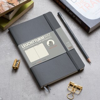 Foto 2 | Foto 2 | Libreta Leuchtturm1917 B6+ Tapa Blanda Punteada Azul Marino 123 Páginas - Venta Internacional.