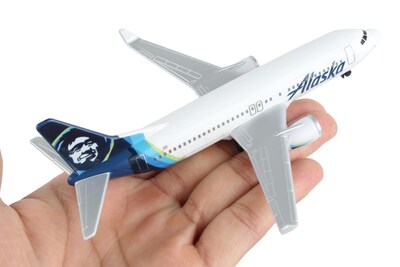 Foto 4 | Foto 4 | Avión De Juguete Daron Alaska Airlines De Metal Fundido Para Niños 3+ - Venta Internacional.