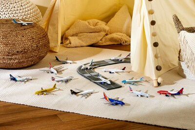 Foto 6 | Foto 6 | Avión De Juguete Daron Alaska Airlines De Metal Fundido Para Niños 3+ - Venta Internacional.