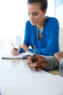 Foto 2 | Foto 2 | Bolígrafos De Gel Uni-ball 207 Edición Cinta Rosa Punta Media Negro Paquete De 36 - Venta Internacional.