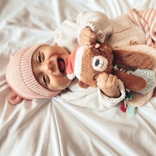 Foto 2 | Foto 2 | Mordedor Itzy Ritzy Cacao El Oso Con Sonido Arrugado Y Tela Sherpa Para Bebé