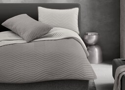 Set Colcha Corta Y Funda Dalfiori Okapi Gris King Size