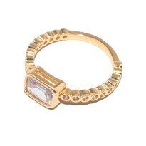 Anillo Yoiko The One Con Cristal Y Baño De Oro En Acero Inoxidable