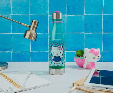 Foto 4 | Foto 4 | Botella De Agua Silver Buffalo Sanrio Hello Kitty 600 Ml - Venta Internacional.