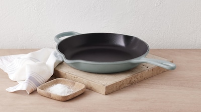 Foto 2 | Foto 2 | Sal Marina Signature 9 De Hierro Fundido Esmaltado Skillet Le Creuset - Venta Internacional.