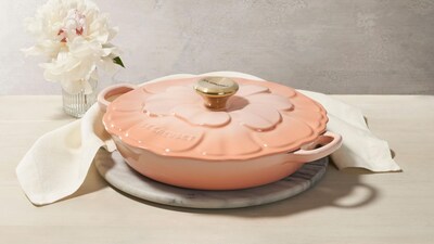 Foto 2 | Foto 2 | Hierro Fundido Esmaltado Braiser Le Creuset Signature, 2,25 L, Color Melocotón - Venta Internacional.