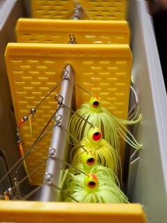 Foto 2 | Foto 2 | Tackle Utility Box Plano Edge Premium Spinnerbait  Transparente Y Amarillo - Venta Internacional.