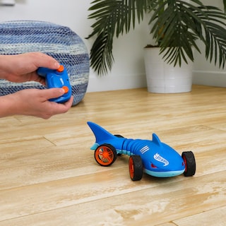 Foto 2 | Foto 2 | Auto De Juguete Rc Hot Wheels Shark Speeder Con Control Remoto A Escala 1:15 - Venta Internacional.