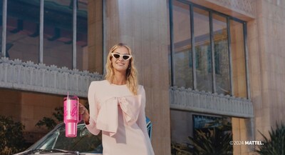 Foto 5 | Foto 5 | Termo de Agua Stanley x Barbie™ Icon Quencher 900 ml Rosa - Venta Internacional