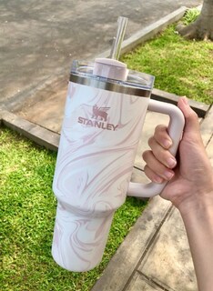 Foto 1 | Foto 1 | Taza Térmica Stanley Quencher H2.0 Flowstate  500 Ml  Rosa En Espiral - Venta Internacional.