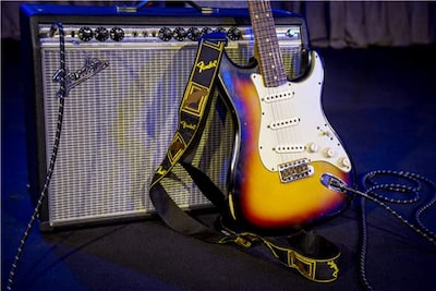 Foto 2 | Foto 2 | Correa De Guitarra Fender Con Monograma De 5 Cm, Negro/amarillo/marrón - Venta Internacional.