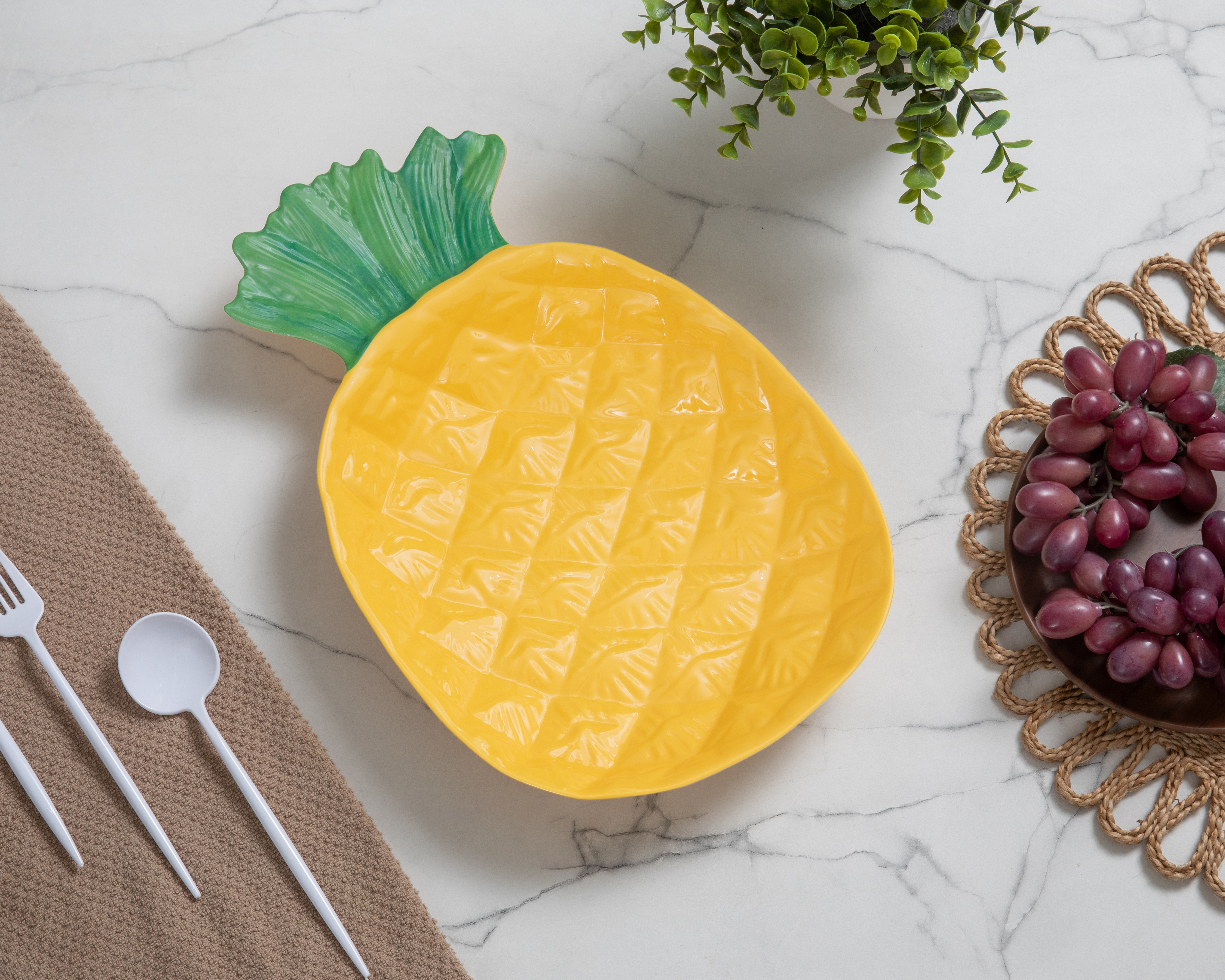 Foto 5 pulgar | Foto 4 | Platón Decorativo de Piña de Melamina