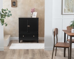 Bufetera con Puertas Montenegro Negra