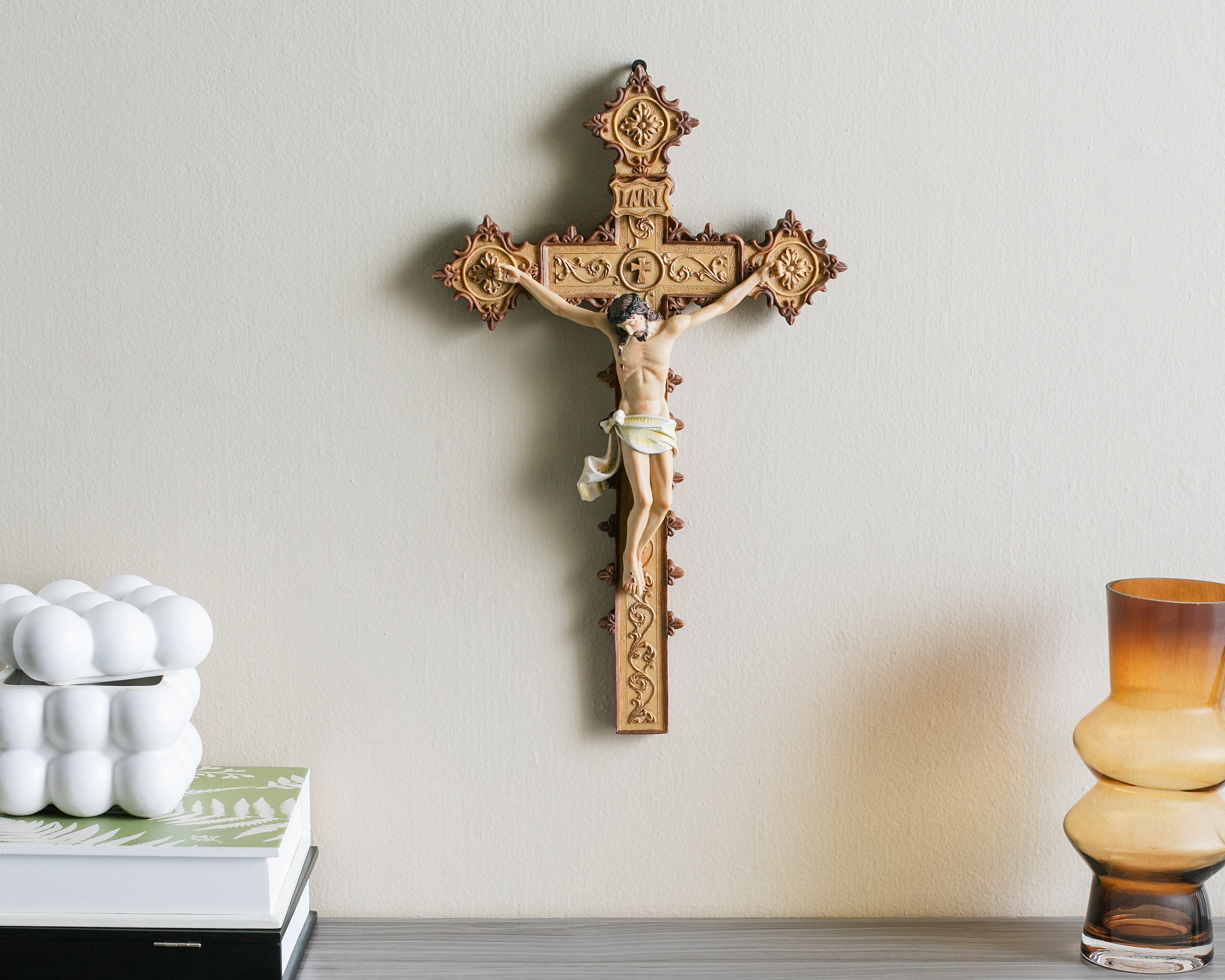 Foto 5 pulgar | Foto 4 | Crucifijo de Poliresina Jesús