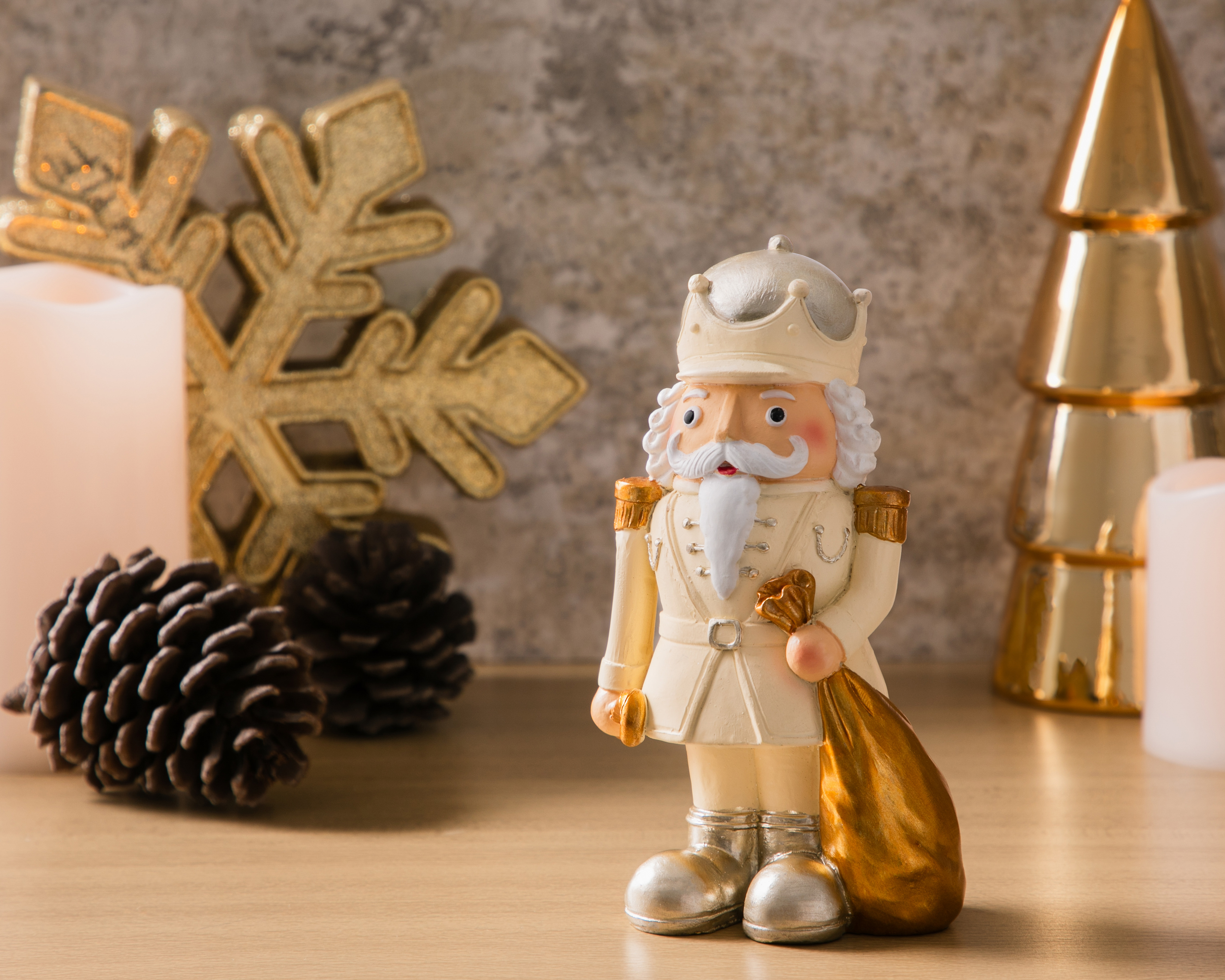 Foto 6 pulgar | Foto 5 | Figura Decorativa Cascanueces de Navidad Golden Nut de Resina