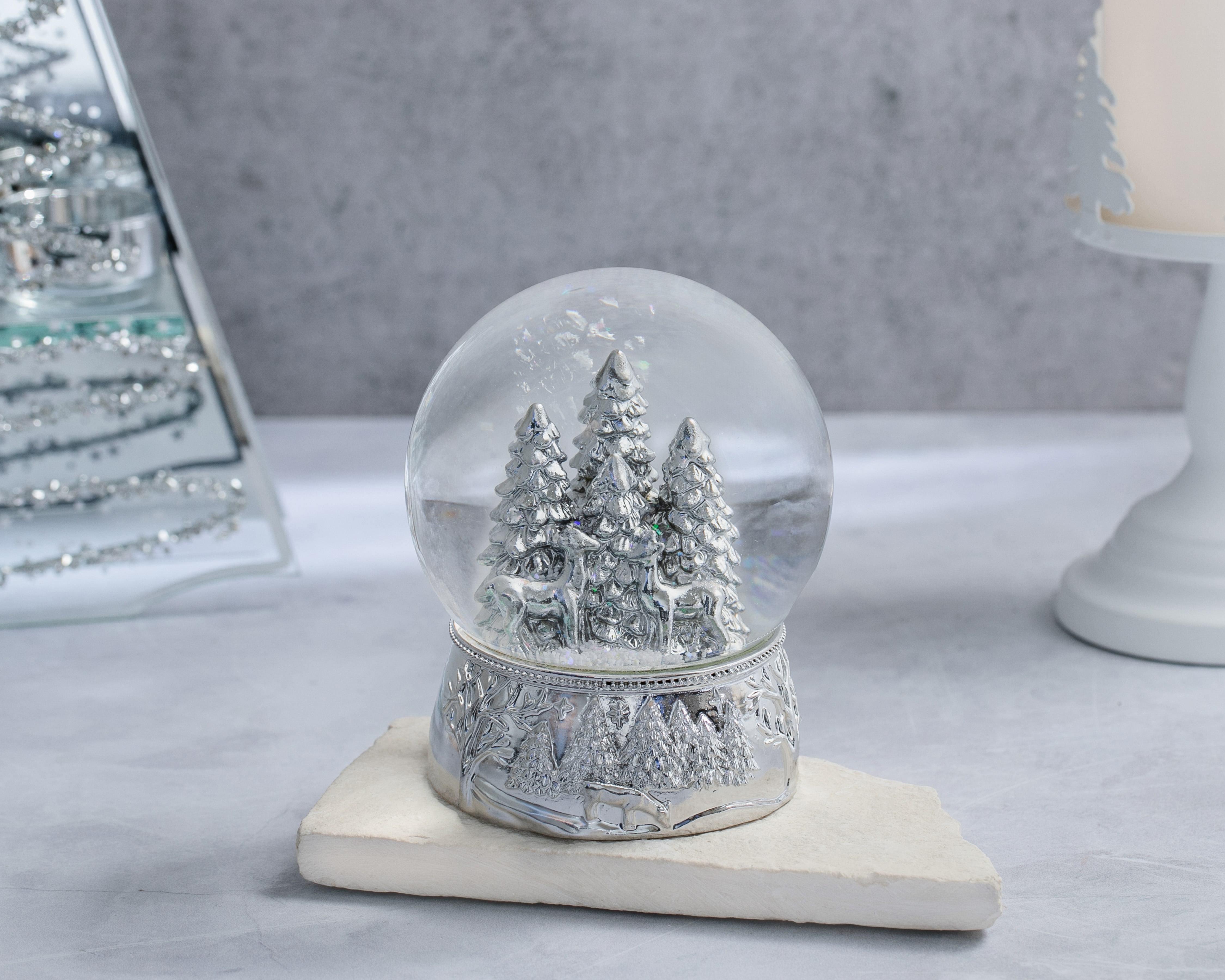Foto 5 | Foto 5 | Esfera de Nieve de Navidad Bosque Platino de Poliresina