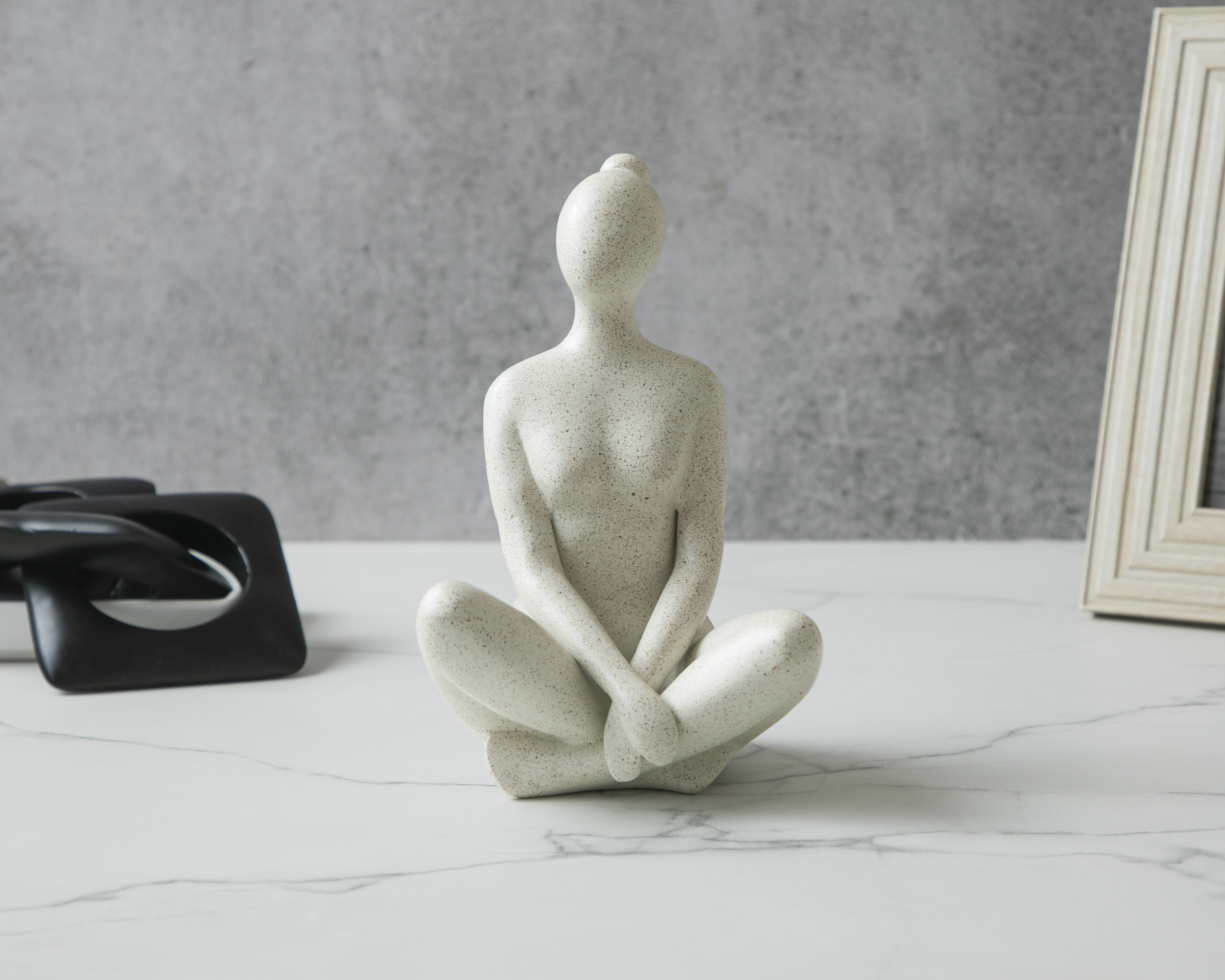 Foto 6 pulgar | Foto 5 | Escultura de Mujer Adele de Cerámica