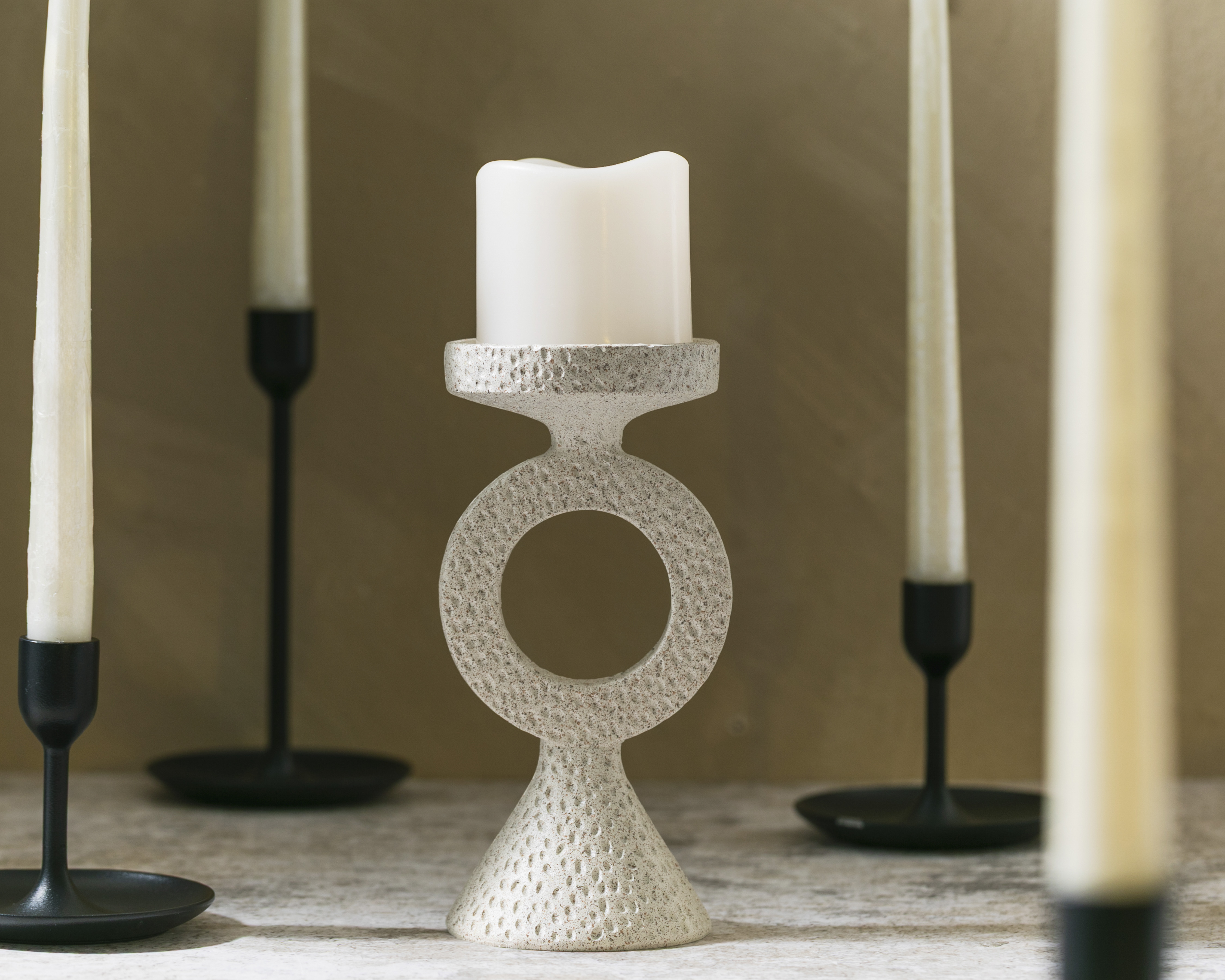 Foto 5 pulgar | Foto 4 | Candelabro Delta de Poliresina