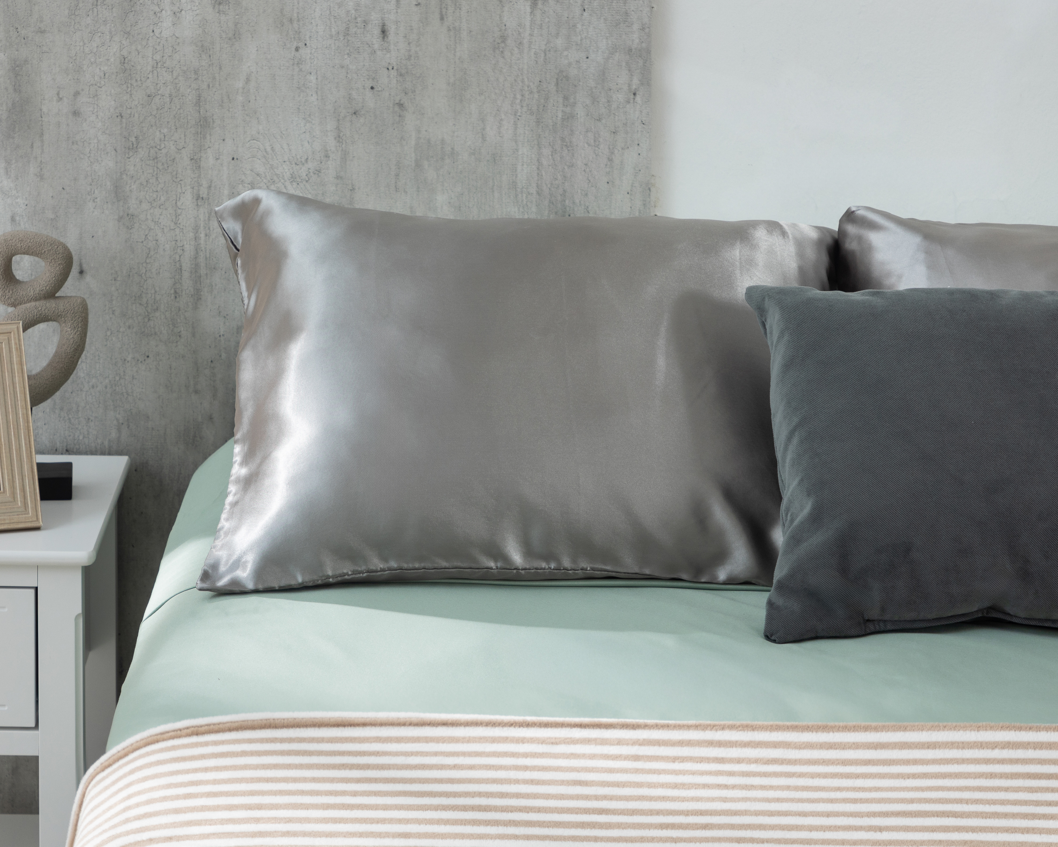 Funda para Almohada Matrimonial Starhaus Ensueno Gris 2 Piezas